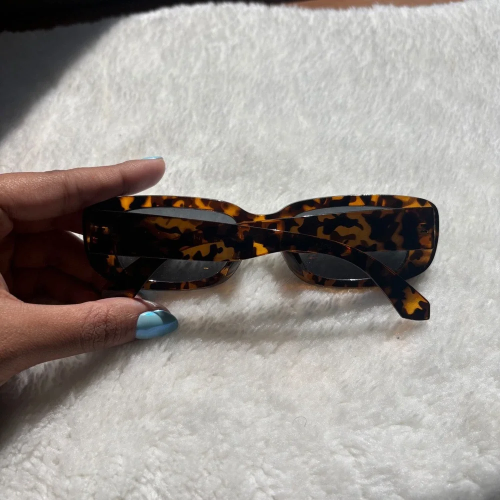 Tortoise Shell Rectangular Sunglasses Retro 90s Y2K Brown Animal Print Shades